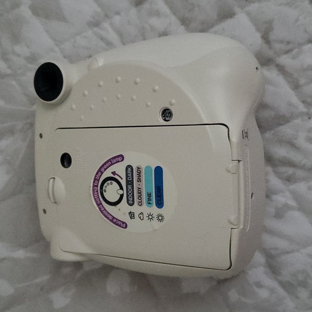 Fujifilm mini camera - Picture 2 of 3
